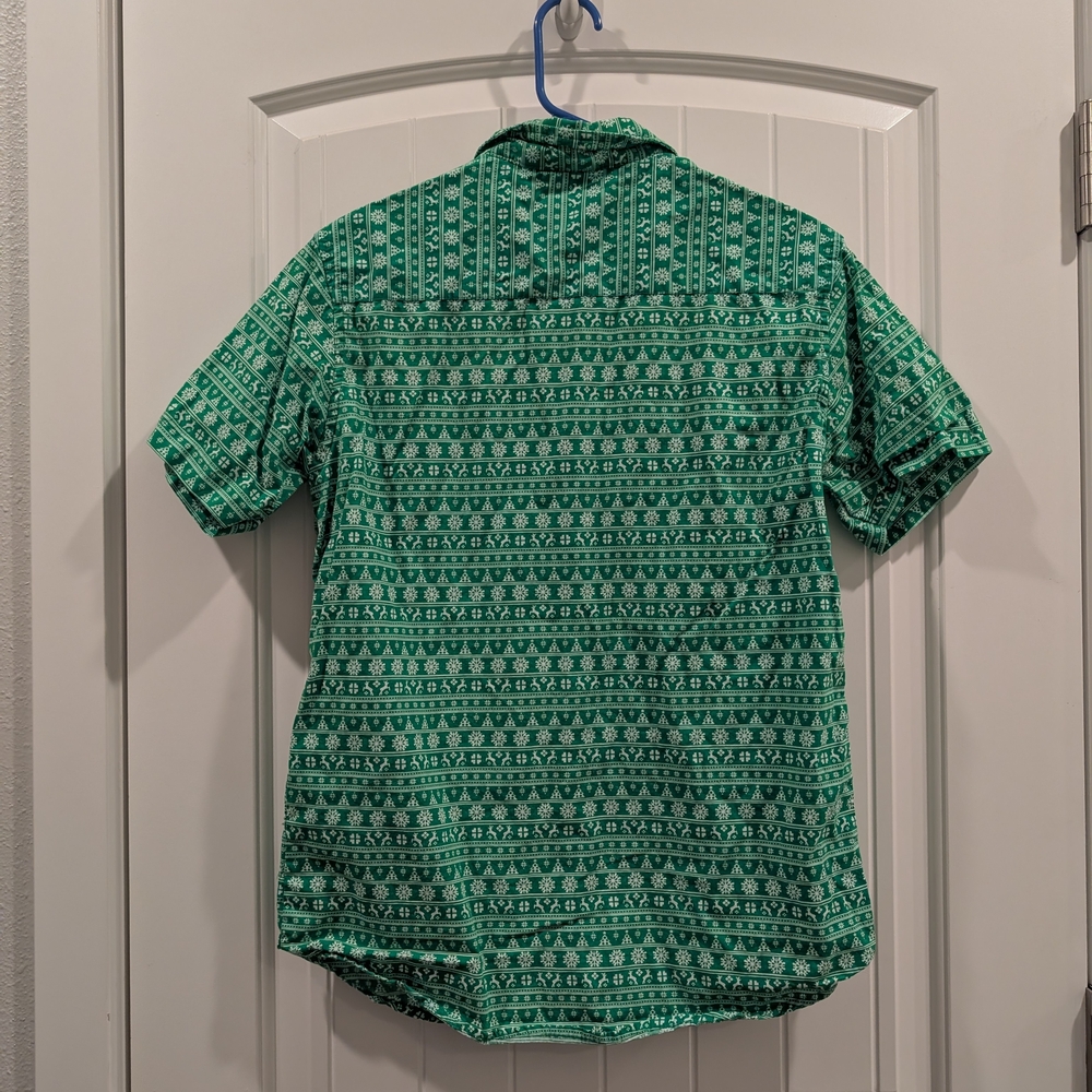3 For $18 Vibrant Green Men's Casual Button Down Shirt - Picture 4 of 4